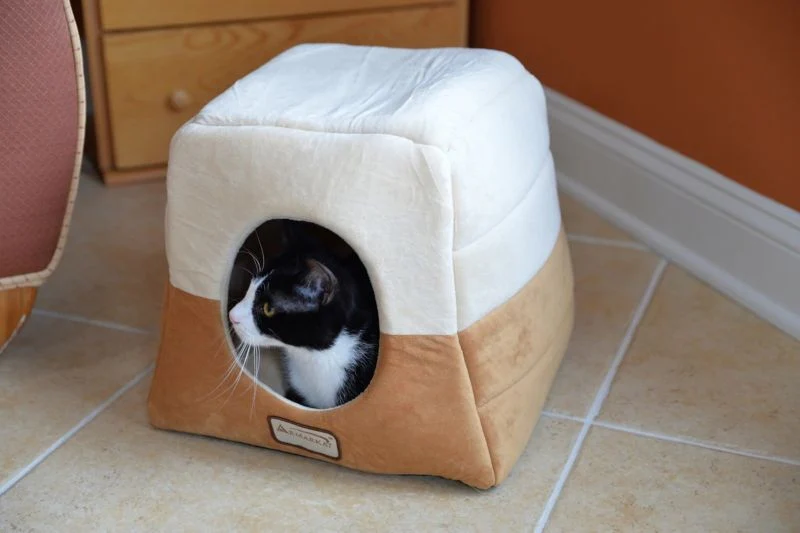 Armarkat 2 in 1 Cave Shape Cat Bed - Image 2